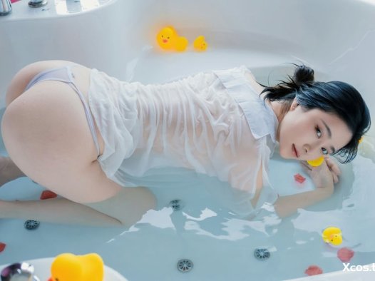 <span style='color:#F39C12;font-size:16px;'>[尊享]</span> 年年 – 浴女 [82P-375MB]