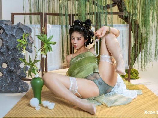 <span style='color:#F39C12;font-size:16px;'>[尊享]</span> 奈汐酱nice – NO.128 拾翠 [90P+1V-2.1GB]